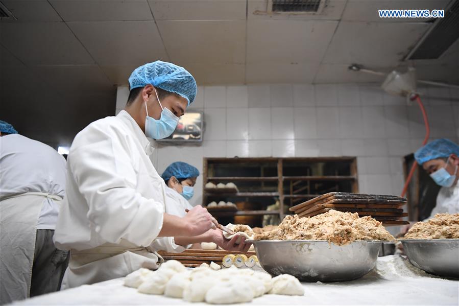 CHINA-HUNAN-CHANGSHA-CORONAVIRUS FIGHT-STEAMED STUFFED BUN (CN)