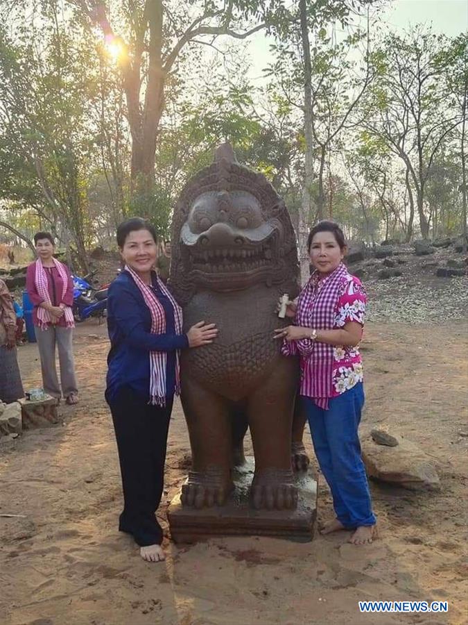 CAMBODIA-BANTEAY MEANCHEY-ANCIENT STATUE-UNEARTHED
