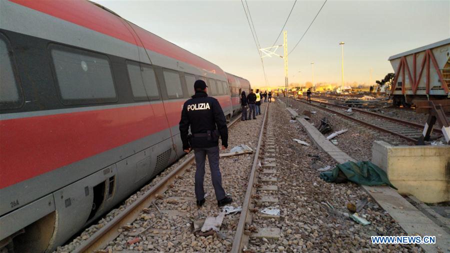 (SPOT NEWS)ITALY-LODI-TRAIN-DERAILMENT