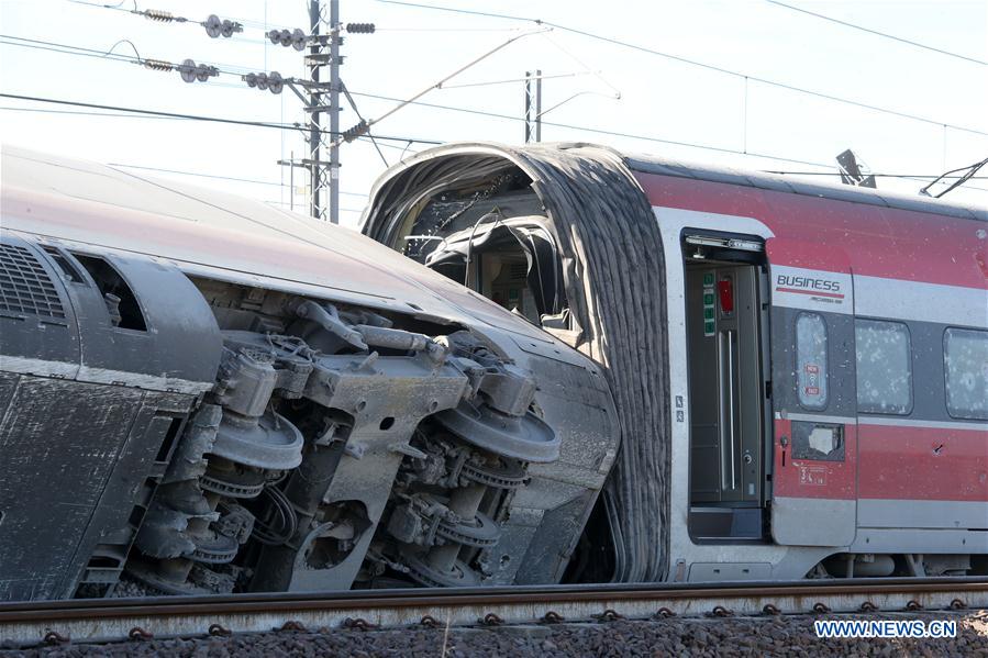 (SPOT NEWS)ITALY-LODI-TRAIN-DERAILMENT