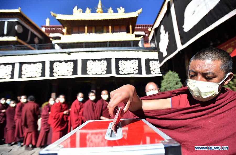 CHINA-LHASA-MONKS-CORONAVIRUS-PRAYER AND DONATION (CN)
