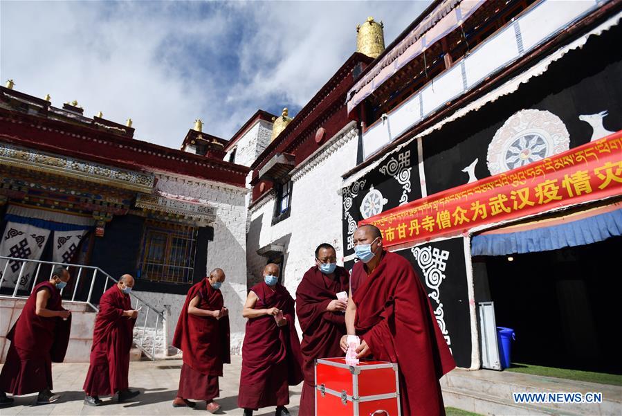 CHINA-LHASA-MONKS-CORONAVIRUS-PRAYER AND DONATION (CN)