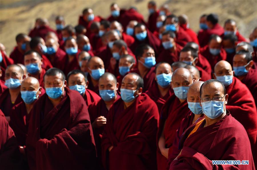 CHINA-LHASA-MONKS-CORONAVIRUS-PRAYER AND DONATION (CN)