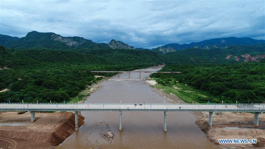 BOLIVIA-SANTA CRUZ-HIGHWAY BRIDGE-OPERATION