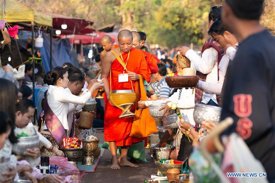 LAOS-VIENTIANE-VAT PHOU-FESTIVAL-CELEBRATION