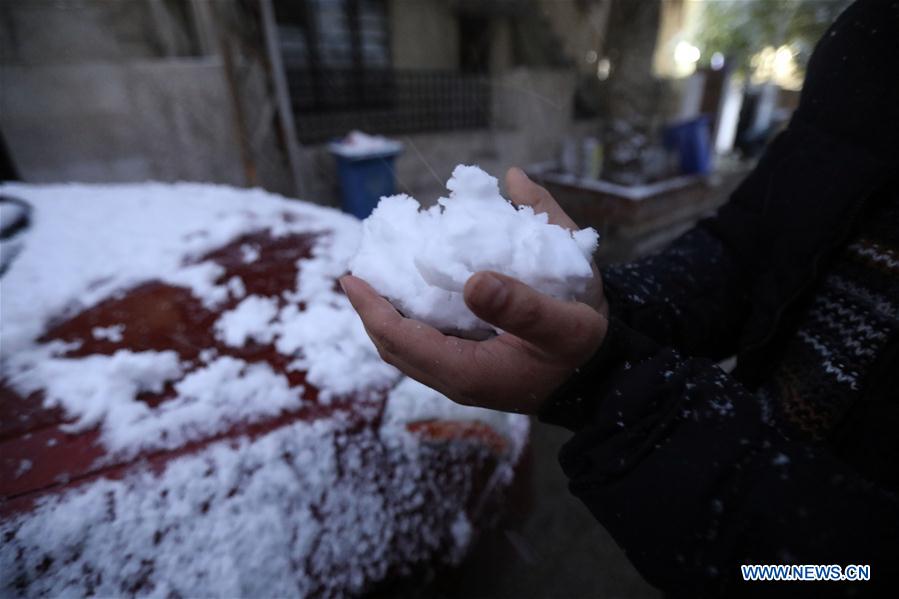 IRAQ-BAGHDAD-SNOW
