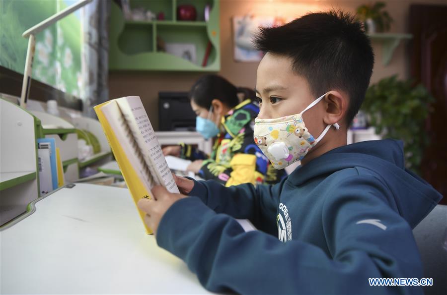 (PORTRAITS)CHINA-FIGHT AGAINST NOVEL CORONAVIRUS-"WE STAND ALONE TOGETHER"(CN)