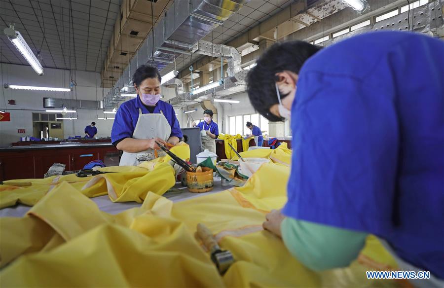 CHINA-LIAONING-SHENYANG-PROTECTIVE SUITS-PRODUCTION (CN)