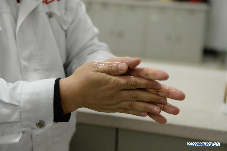 CHINA-ANHUI-BENGBU-COVID-19-AMBULANCE DRIVER(CN)