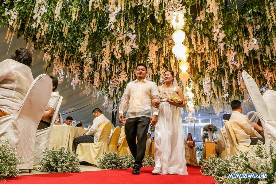 PHILIPPINES-MANILA-VALENTINE'S DAY-MASS WEDDING