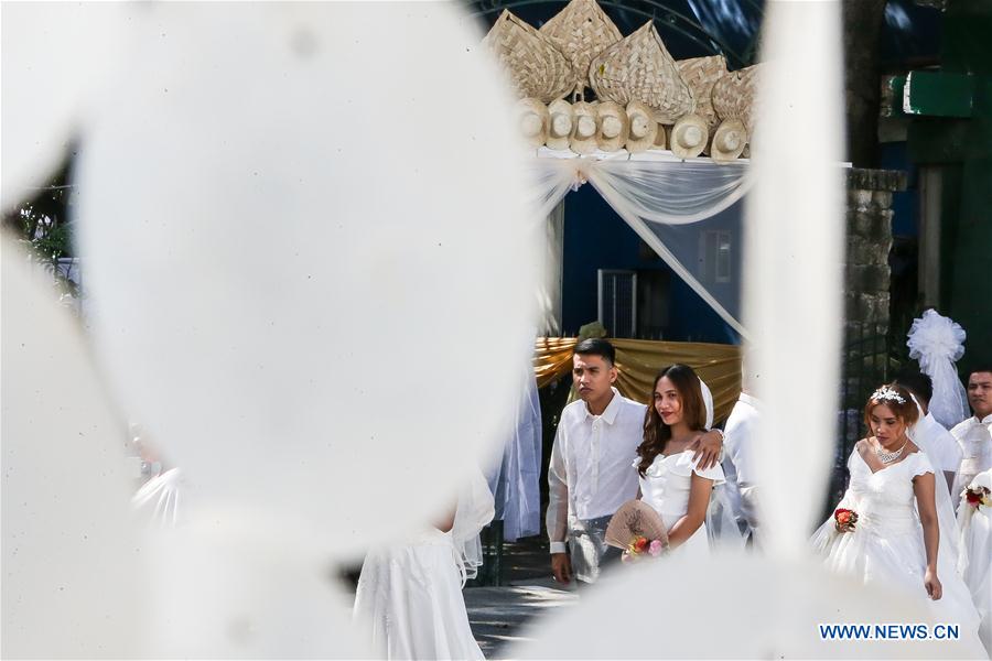 PHILIPPINES-MANILA-VALENTINE'S DAY-MASS WEDDING