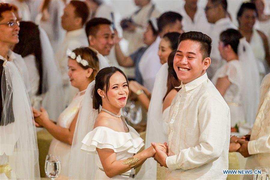 PHILIPPINES-MANILA-VALENTINE'S DAY-MASS WEDDING