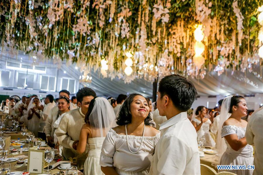 PHILIPPINES-MANILA-VALENTINE'S DAY-MASS WEDDING