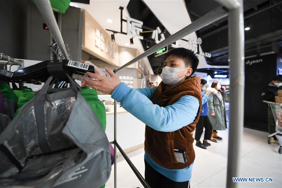 CHINA-BEIJING-NOVEL CORONAVIRUS-STAFF-SHARING (CN)