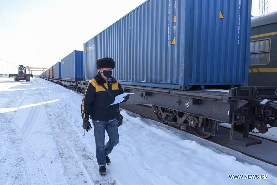 CHINA-XINJIANG-URUMQI-CHINA-EUROPE-FREIGHT TRAIN-WALNUT-EXPORT (CN)