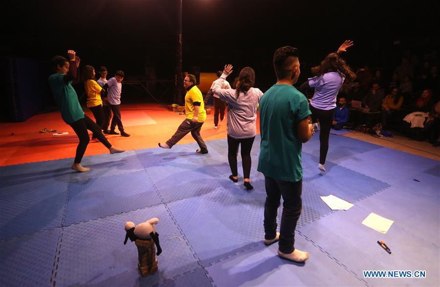 MIDEAST-RAMALLAH-CIRCUS-EXPERIMENTAL SHOW