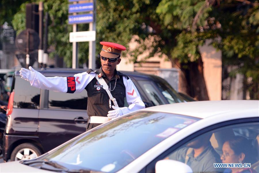 SRI LANKA-COLOMBO-MILITARY POLICE-TRAFFIC CONGESTION