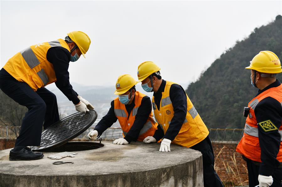 CHINA-GUIZHOU-GUIYANG-RAILWAY-WATER SUPPLY-WORKER (CN)