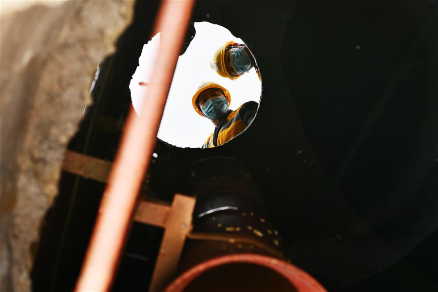 CHINA-GUIZHOU-GUIYANG-RAILWAY-WATER SUPPLY-WORKER (CN)