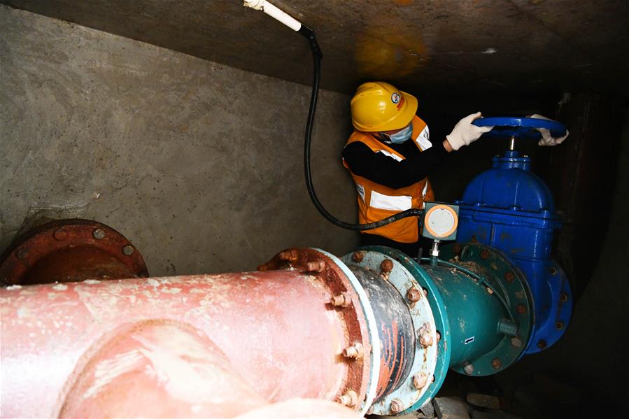 CHINA-GUIZHOU-GUIYANG-RAILWAY-WATER SUPPLY-WORKER (CN)