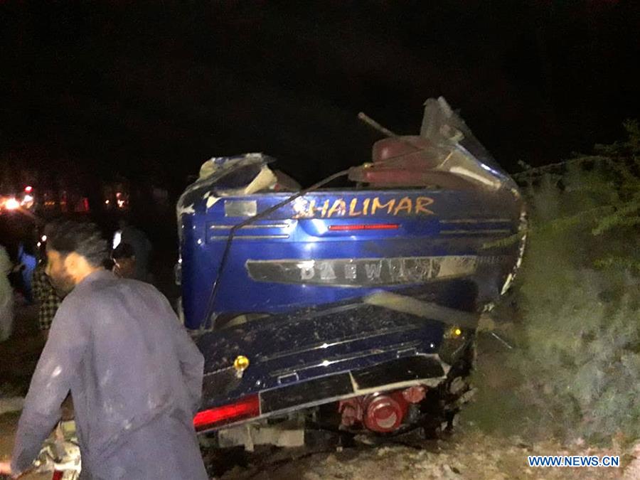 PAKISTAN-SUKKUR-TRAIN-PASSENGER BUS-CRASH