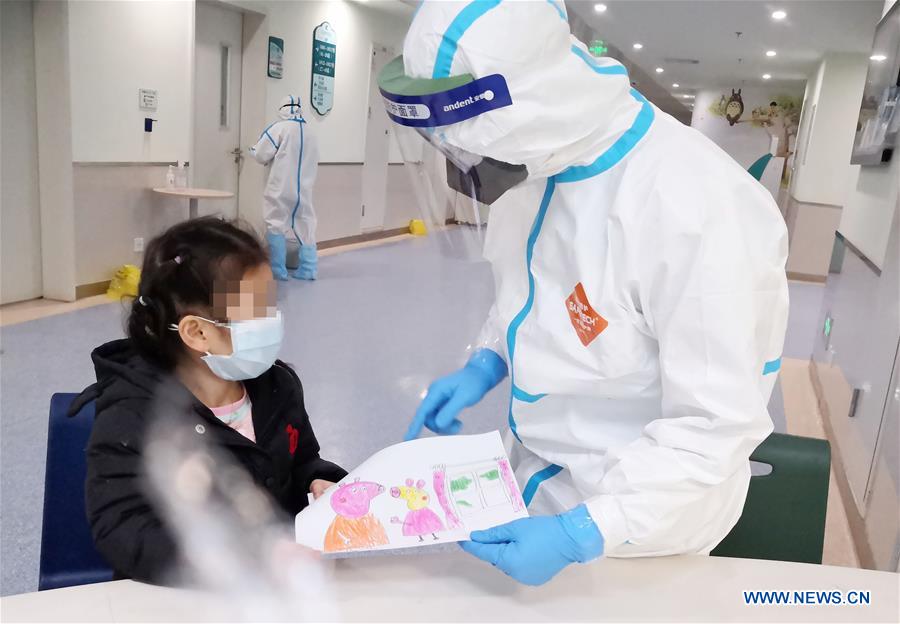CHINA-WUHAN-CHILDREN'S HOSPITAL-TEMPORARY PARENTS (CN)
