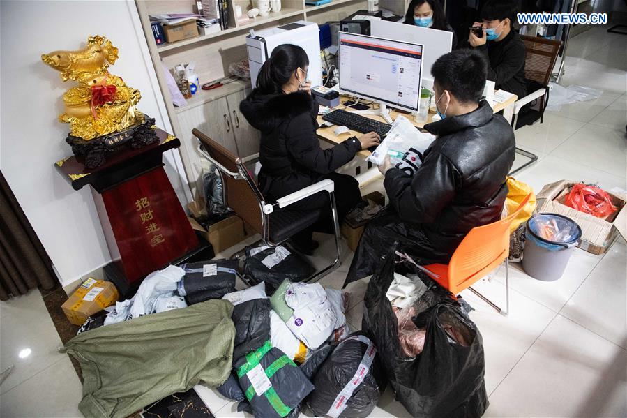 CHINA-HUNAN-ZHUZHOU-NOVEL CORONAVIRUS-ONLINE SALES-GARMENT (CN)