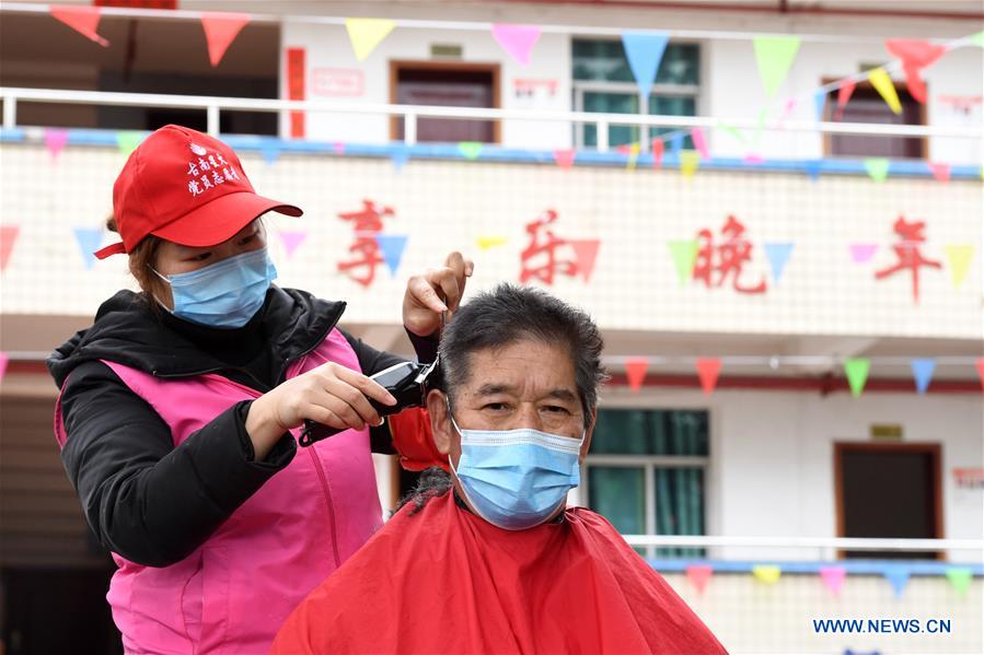 CHINA-CHONGQING-ELDERLY CARE CENTER-VOLUNTEER (CN)