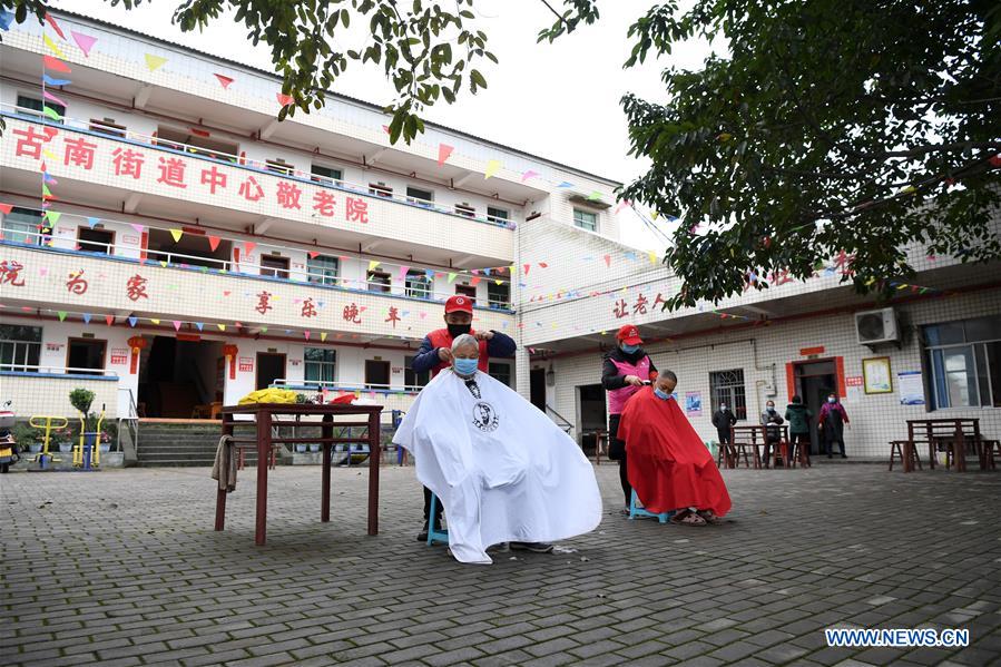 CHINA-CHONGQING-ELDERLY CARE CENTER-VOLUNTEER (CN)