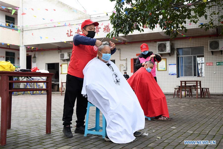 CHINA-CHONGQING-ELDERLY CARE CENTER-VOLUNTEER (CN)