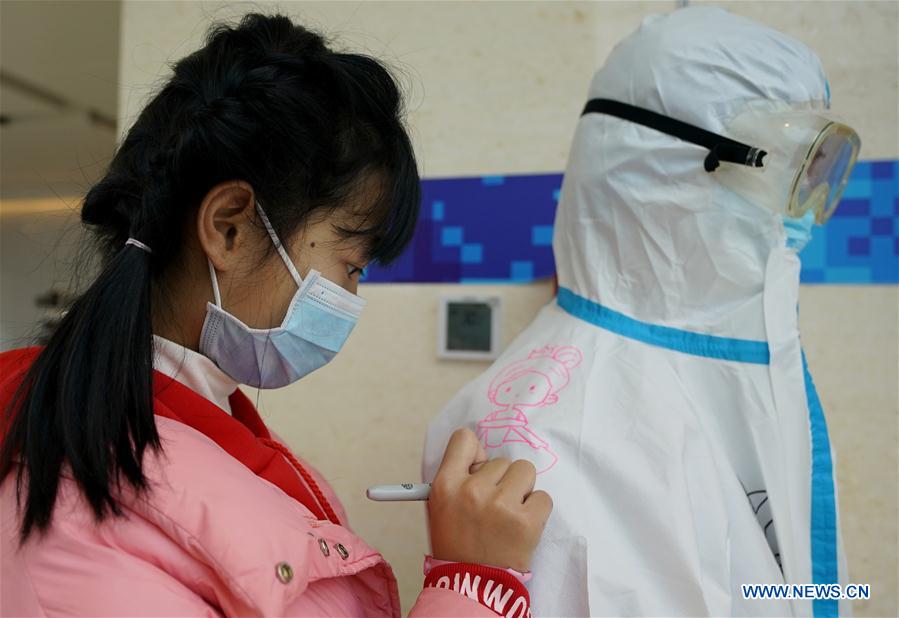 CHINA-HUBEI-WUHAN-MAKESHIFT HOSPITAL-WOMEN'S DAY-PAINTING (CN)