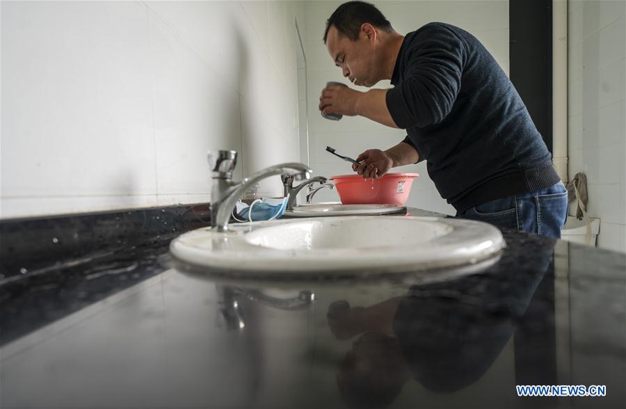 CHINA-HUBEI-WUHAN-DELIVERY MAN (CN)