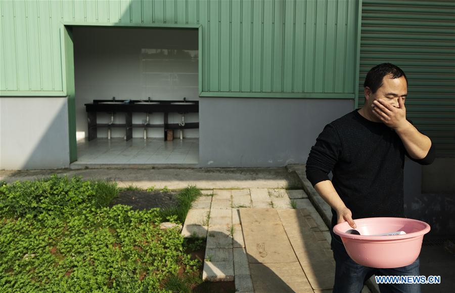 CHINA-HUBEI-WUHAN-DELIVERY MAN (CN)