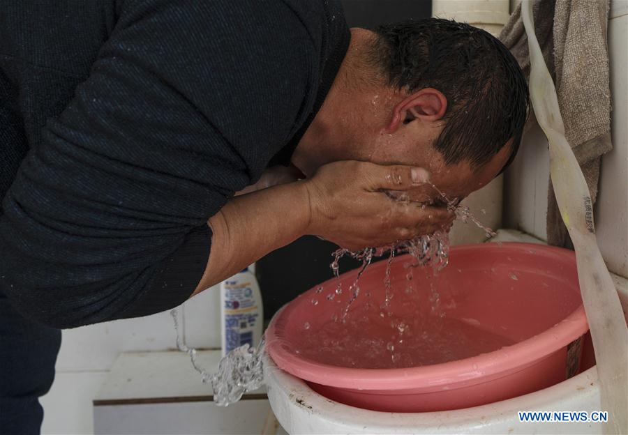 CHINA-HUBEI-WUHAN-DELIVERY MAN (CN)