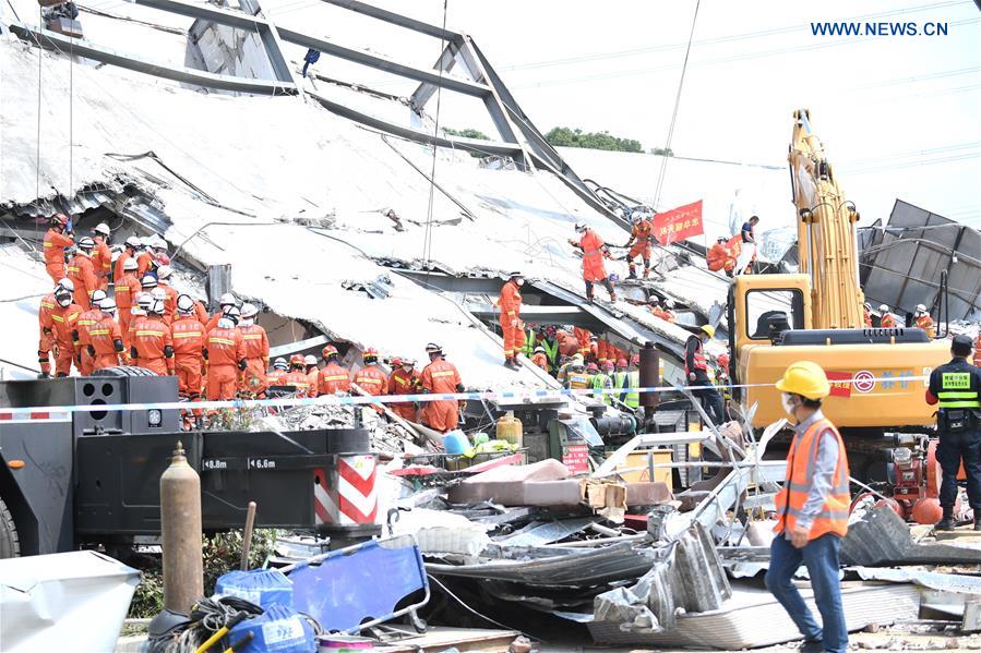 CHINA-FUJIAN-QUANZHOU-BUILDING COLLAPSE-RESCUE (CN)
