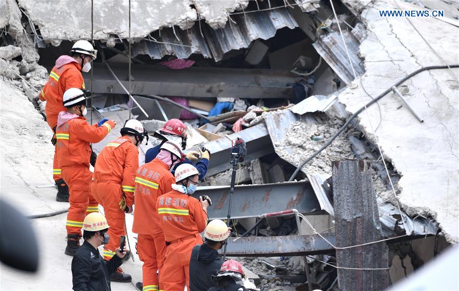 CHINA-FUJIAN-QUANZHOU-BUILDING COLLAPSE-RESCUE (CN)