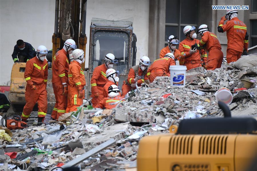 CHINA-FUJIAN-QUANZHOU-BUILDING COLLAPSE-RESCUE (CN)