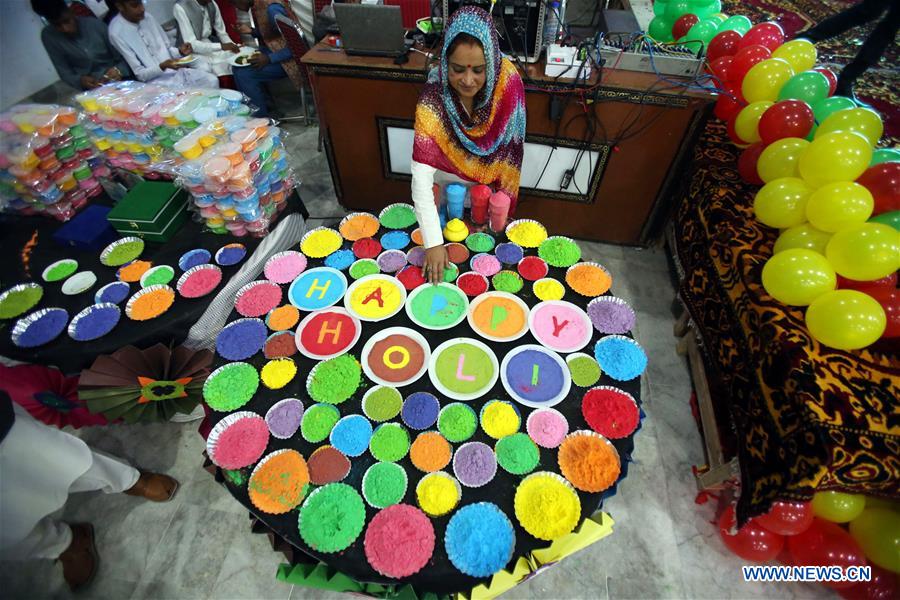 PAKISTAN-PESHAWAR-HOLI-CELEBRATION