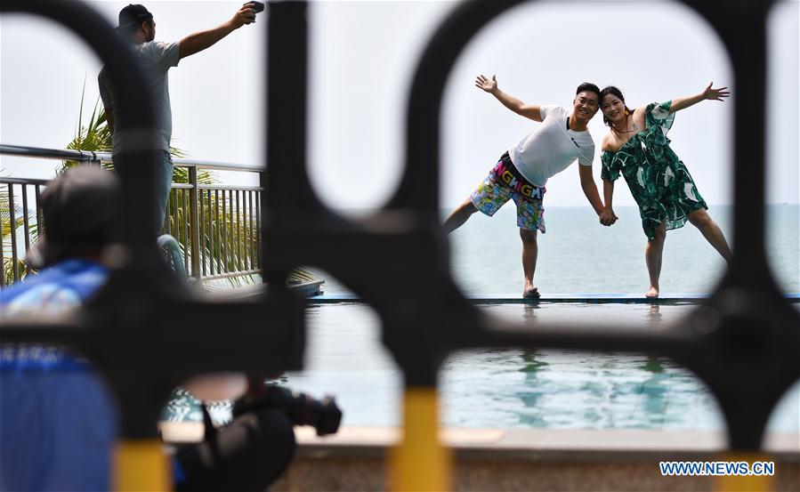 CHINA-HAINAN-SANYA-COUPLES (CN)