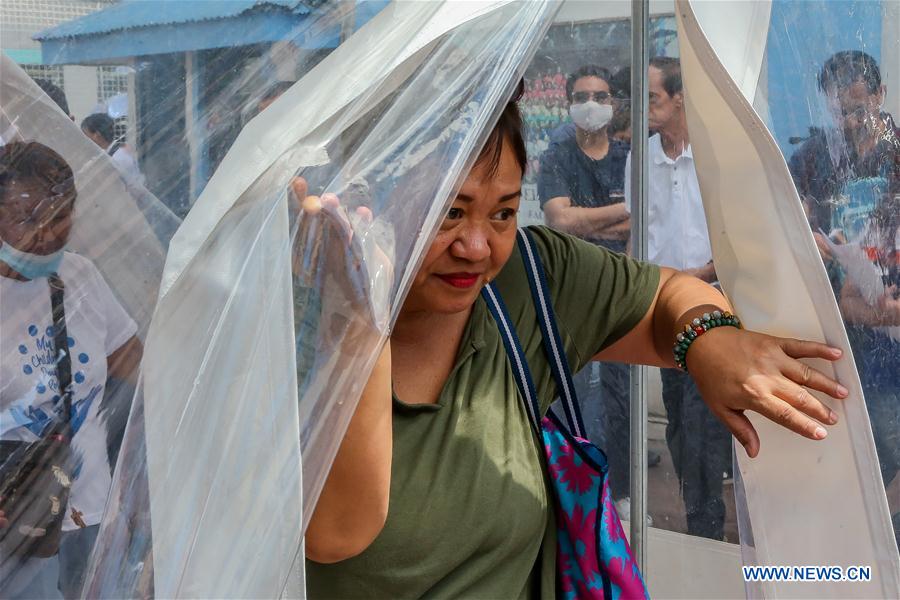 Philippines raises alert level, putting Manila under quarantine amid