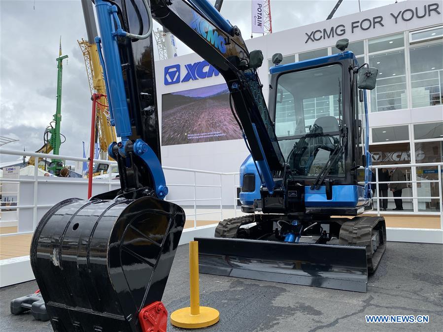 U.S.-LAS VEGAS-CONEXPO-CON/AGG-CHINA-XCMG-ALL-ELECTRIC EXCAVATOR-"BLUE BOY"