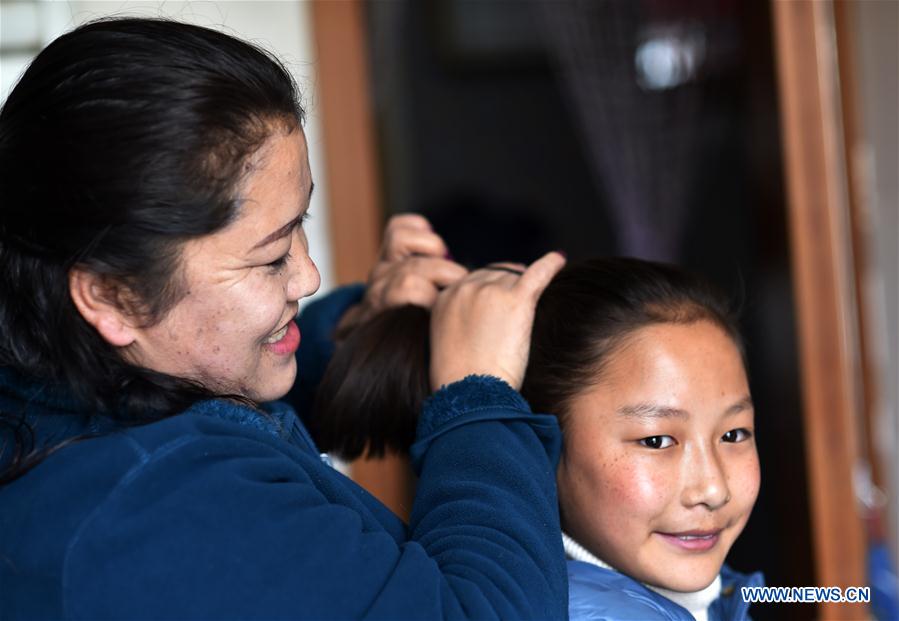 (InTibet) CHINA-TIBET-LHASA-A "MOTHER" AND HER 22 CHILDREN (CN)