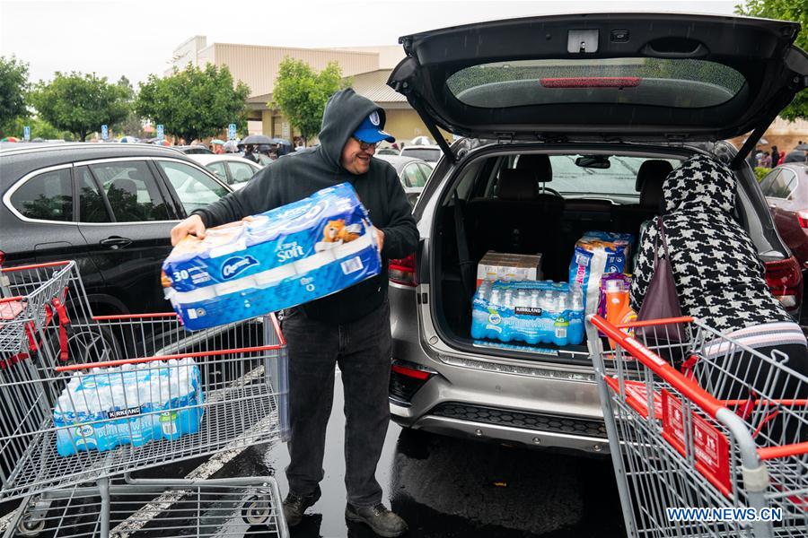 U.S.-LOS ANGELES-COVID-19-SHOPPING