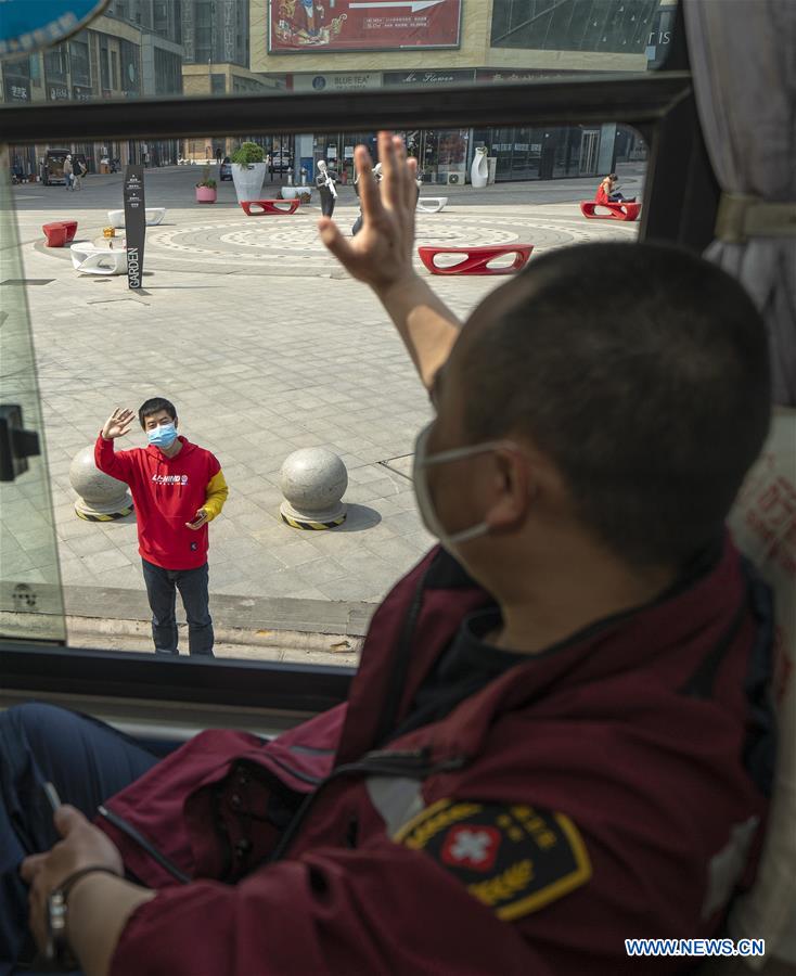 CHINA-WUHAN-COVID-19-MEDICS-DEPARTURE (CN)