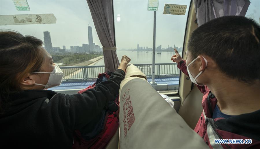 CHINA-WUHAN-COVID-19-MEDICS-DEPARTURE (CN)