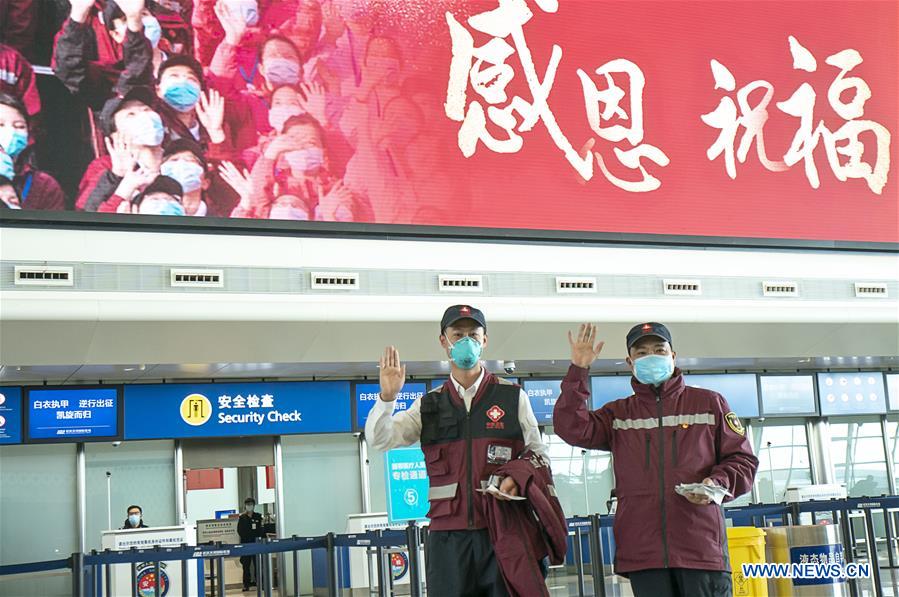 CHINA-WUHAN-COVID-19-MEDICS-DEPARTURE (CN)