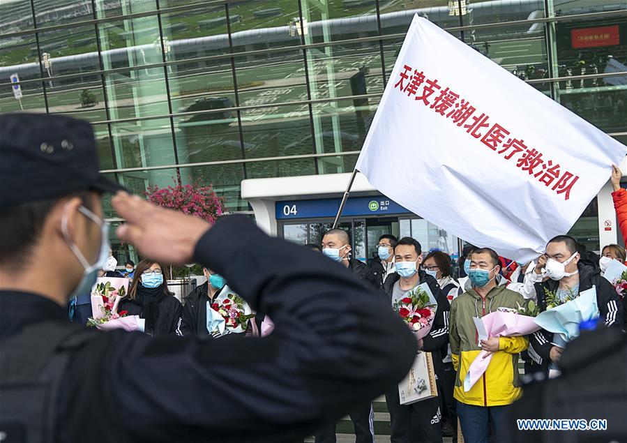 CHINA-WUHAN-COVID-19-MEDICS-DEPARTURE (CN)