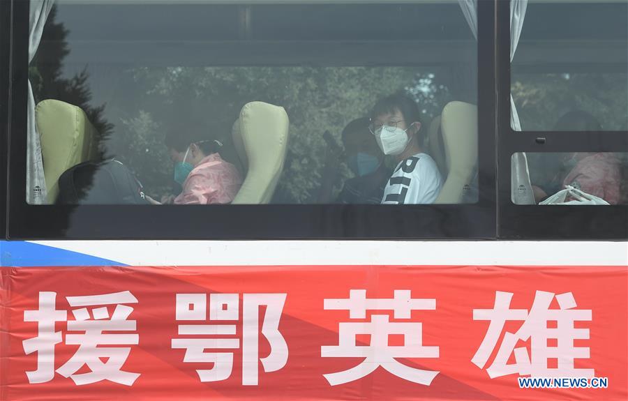 CHINA-COVID-19-MEDICS-RETURN HOME-ARRIVAL (CN)
