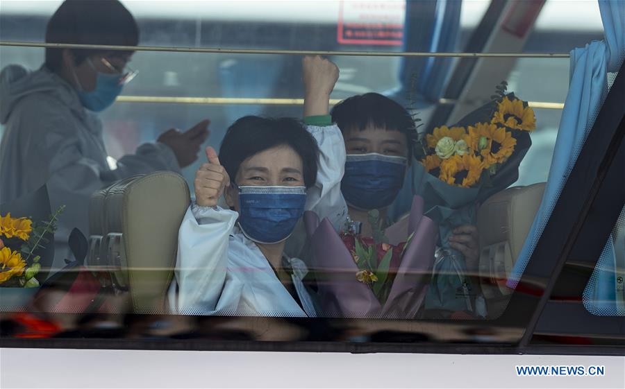 CHINA-COVID-19-MEDICS-RETURN HOME-ARRIVAL (CN)