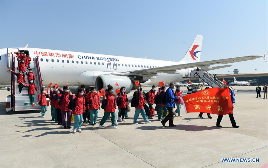 CHINA-COVID-19-MEDICS-RETURN HOME-ARRIVAL (CN)